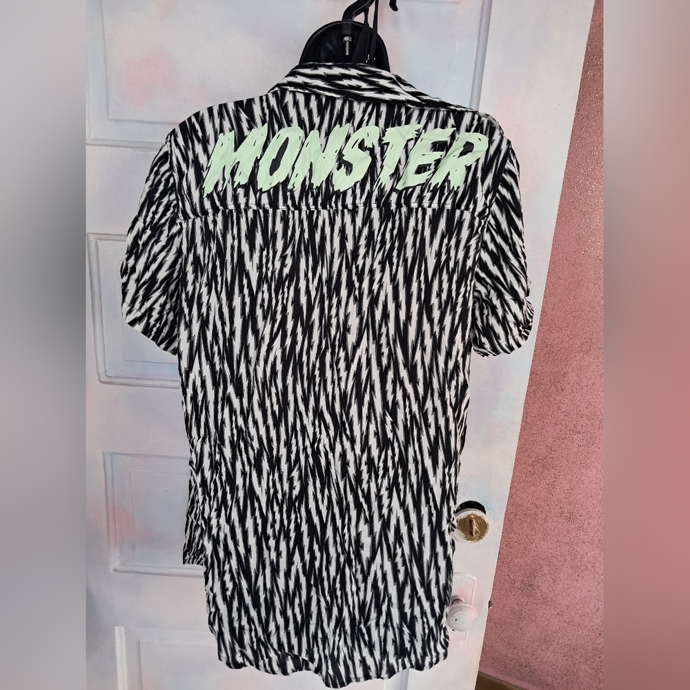 RARE Universal Black and White Casual Button Down Shirt